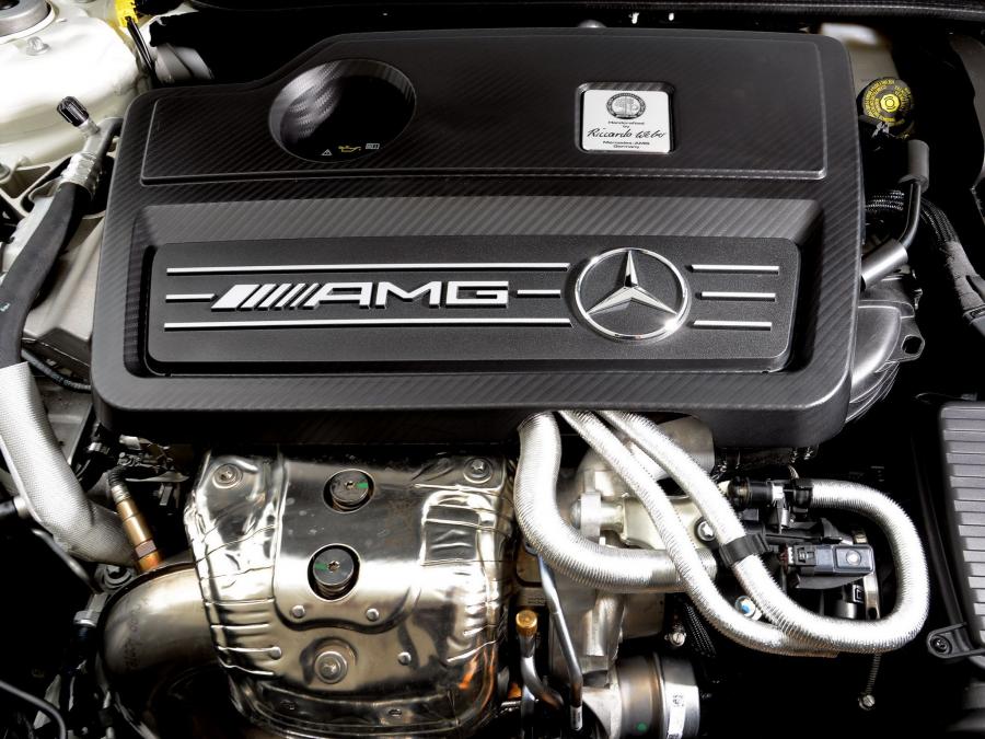  Mercedes-Benz CLA45 AMG Edition 1 2013 года  (фото 2 из 8)